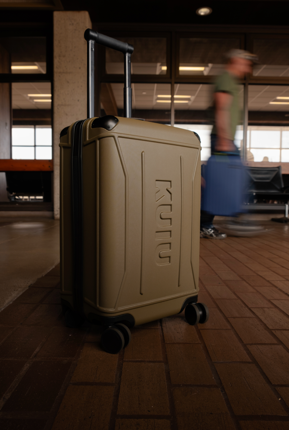 Hardline Spinner Carry-On | Bourbon