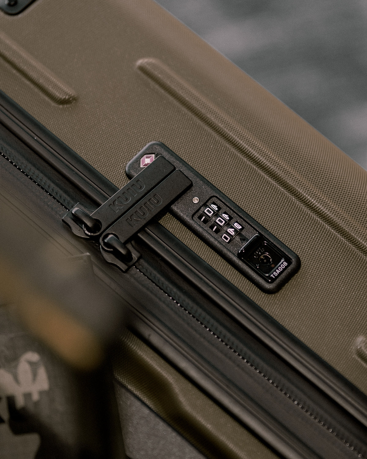 Hardline Spinner Carry-On | Bourbon